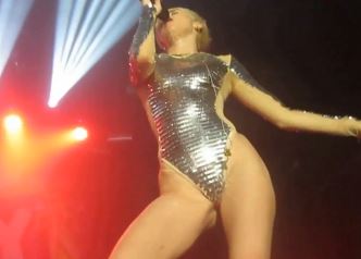 Miley Cyrus crotch and ass on stage